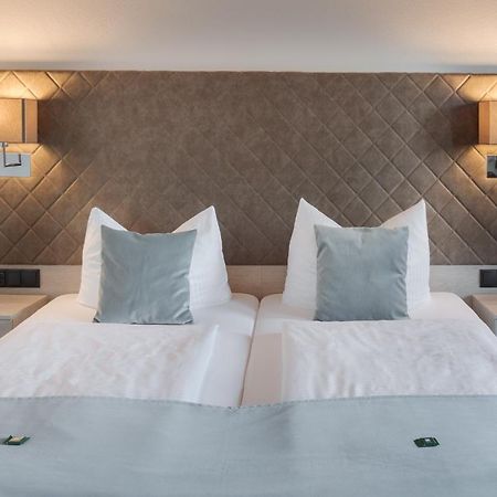 Hotel Garni Moewe Am See Прин-ам-Кимзее Экстерьер фото